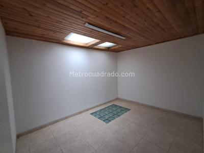 Casa de 5 alcobas en arriendo en Santa Maria Del Lago, Bogotá, 470 m² · foto 10 de 20
