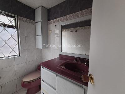 Casa de 5 alcobas en arriendo en Santa Maria Del Lago, Bogotá, 470 m² · foto 18 de 20