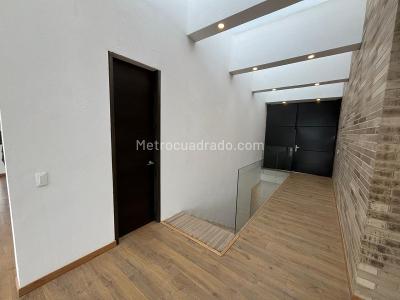 Casa de 4 alcobas en venta en Yerbabuena, Chía, 480 m² · foto 2 de 20
