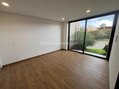 Casa de 4 alcobas en venta en Yerbabuena, Chía, 480 m² · foto 3 de 20