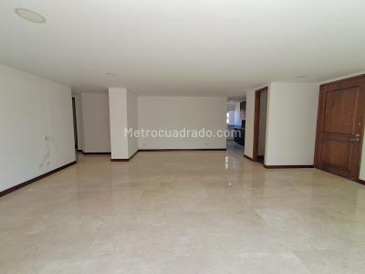 Apartamento de 3 alcobas en arriendo en Laureles, Medellín, 140 m² · foto 3 de 20