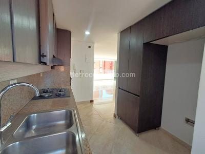 Apartamento de 3 alcobas en arriendo en Laureles, Medellín, 140 m² · foto 7 de 20