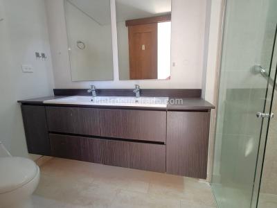 Apartamento de 3 alcobas en arriendo en Laureles, Medellín, 140 m² · foto 10 de 20