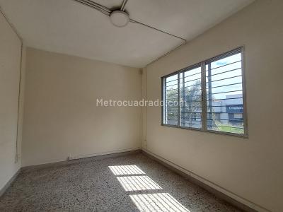 Casa de 5 alcobas en arriendo en Centro, Medellín, 250 m² · foto 16 de 18
