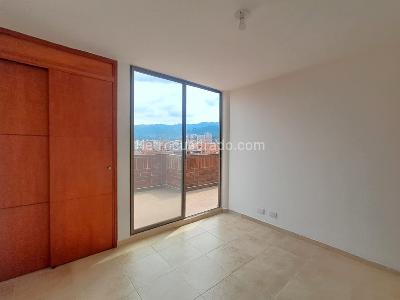 Apartamento de 3 alcobas en arriendo en Laureles, Medellín, 240 m² · foto 9 de 18