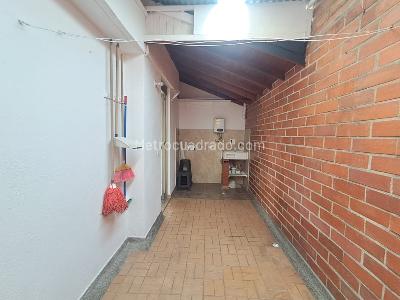 Apartamento de 3 alcobas en arriendo en Laureles, Medellín, 240 m² · foto 14 de 18