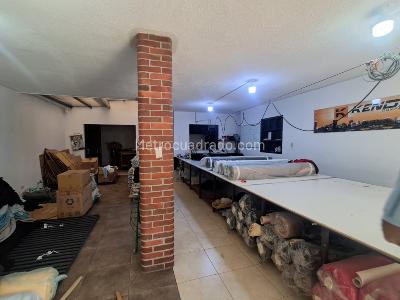 Casa de 3 alcobas en venta en Los Colores, Medellín, 140 m² · foto 2 de 12