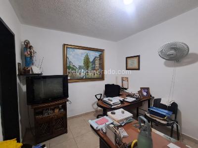 Casa de 3 alcobas en venta en Los Colores, Medellín, 140 m² · foto 7 de 12