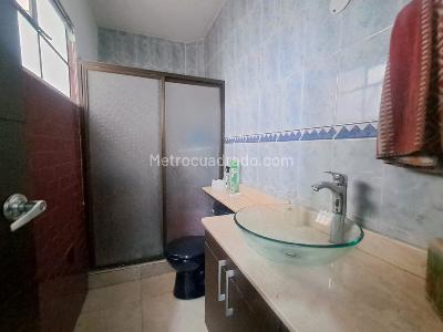 Casa de 3 alcobas en venta en Los Colores, Medellín, 140 m² · foto 8 de 12