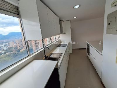 Apartamento de 3 alcobas en arriendo en Los Balsos, Medellín, 116 m² · foto 5 de 20