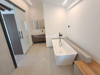 Apartamento de 2 alcobas en arriendo en El Poblado, Medellín, 257 m² · foto 20 de 20