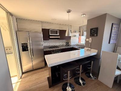 Apartamento en arriendo en El Poblado, Medellín · foto 2 de 14