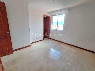 Apartamento de 3 alcobas en arriendo en Laureles, Medellín, 176 m² · foto 3 de 20