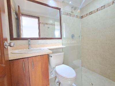 Apartamento de 3 alcobas en arriendo en Laureles, Medellín, 176 m² · foto 9 de 20
