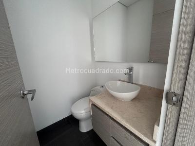 Apartamento de 3 alcobas en arriendo en El Poblado, Medellín, 118 m² · foto 2 de 20