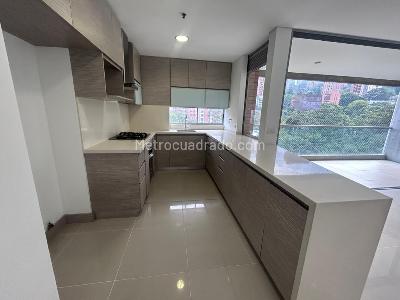 Apartamento de 3 alcobas en arriendo en El Poblado, Medellín, 118 m² · foto 11 de 20
