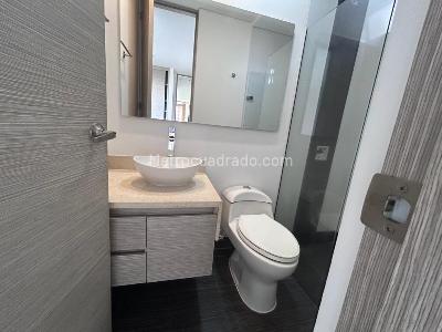 Apartamento de 3 alcobas en arriendo en El Poblado, Medellín, 118 m² · foto 18 de 20