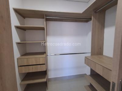 Apartamento de 3 alcobas en arriendo en La Castellana, Medellín, 100 m² · foto 9 de 16