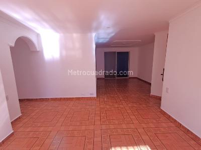Apartamento de 3 alcobas en arriendo en La Castellana, Medellín, 200 m² · foto 3 de 18