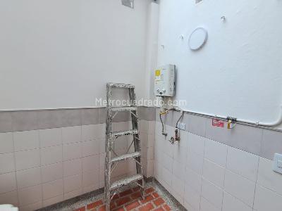 Apartamento de 3 alcobas en arriendo en La Castellana, Medellín, 200 m² · foto 9 de 18
