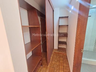 Apartamento de 3 alcobas en arriendo en La Castellana, Medellín, 200 m² · foto 16 de 18
