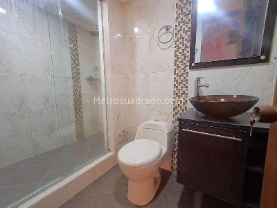 Apartamento de 3 alcobas en arriendo en La Castellana, Medellín, 200 m² · foto 17 de 18