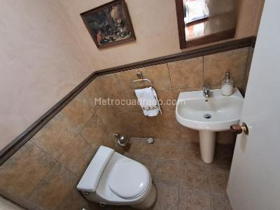 Apartamento de 3 alcobas en arriendo en El Poblado, Medellín, 183 m² · foto 5 de 19