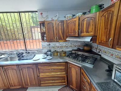 Apartamento de 3 alcobas en arriendo en El Poblado, Medellín, 183 m² · foto 6 de 19