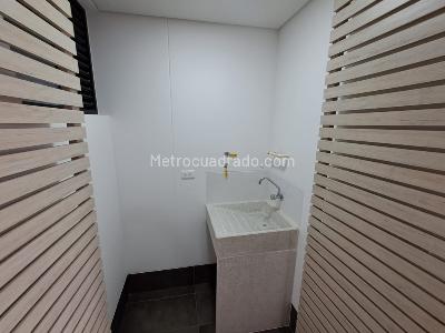 Apartamento de 2 alcobas en arriendo en El Poblado, Medellín, 88 m² · foto 5 de 17