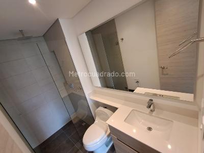 Apartamento de 2 alcobas en arriendo en El Poblado, Medellín, 88 m² · foto 15 de 17