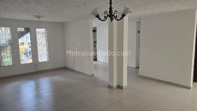 Casa en arriendo en Santa Teresita, Medellín · foto 2 de 14