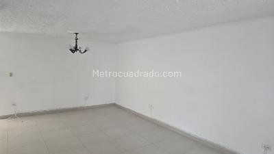 Casa en arriendo en Santa Teresita, Medellín · foto 3 de 14