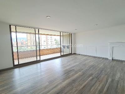 Apartamento de 2 alcobas en venta en Los Balsos, Medellín, 142 m² · foto 2 de 20