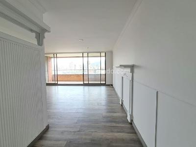 Apartamento de 2 alcobas en venta en Los Balsos, Medellín, 142 m² · foto 3 de 20