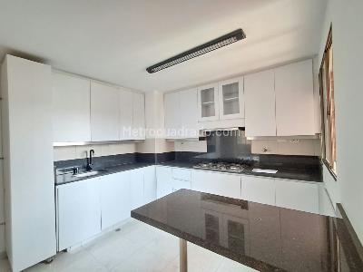 Apartamento de 2 alcobas en venta en Los Balsos, Medellín, 142 m² · foto 8 de 20