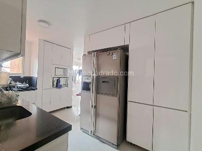 Apartamento de 3 alcobas en venta en Laureles, Medellín, 144 m² · foto 4 de 20