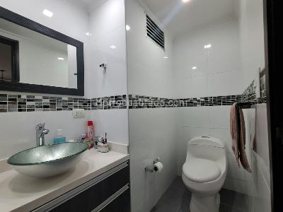 Apartamento de 3 alcobas en venta en Laureles, Medellín, 144 m² · foto 12 de 20