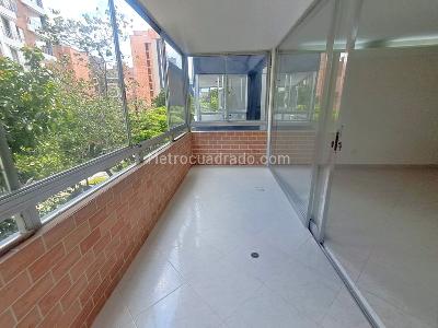 Apartamento de 3 alcobas en arriendo en Laureles, Medellín, 168 m² · foto 2 de 15