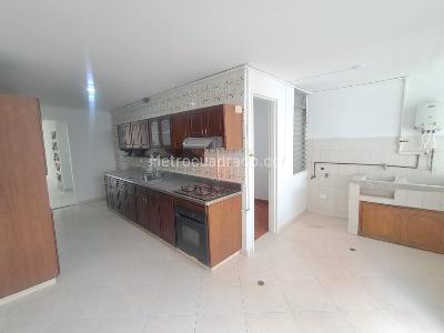 Apartamento de 3 alcobas en arriendo en Laureles, Medellín, 168 m² · foto 5 de 15