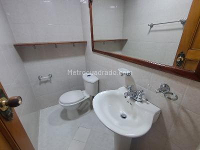 Apartamento de 3 alcobas en arriendo en Laureles, Medellín, 168 m² · foto 10 de 15