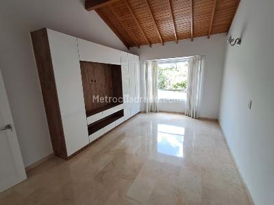 Apartamento de 5 alcobas en arriendo en El Poblado, Medellín, 300 m² · foto 13 de 20