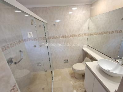 Apartamento de 5 alcobas en arriendo en El Poblado, Medellín, 300 m² · foto 16 de 20