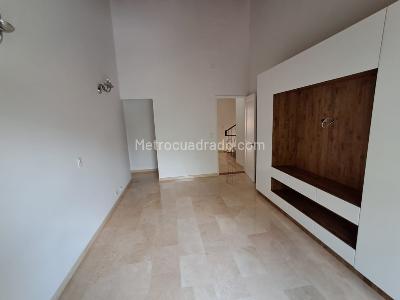 Apartamento de 5 alcobas en arriendo en El Poblado, Medellín, 300 m² · foto 17 de 20