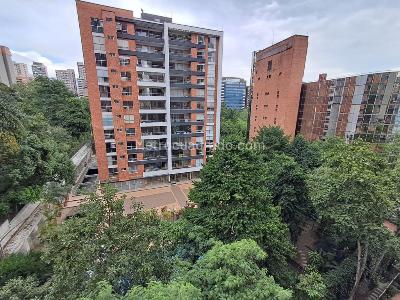 Apartamento en arriendo en Castropol, Medellín · foto 8 de 13