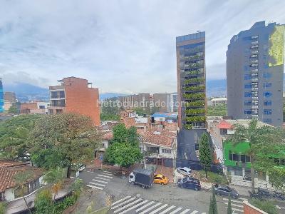 Apartamento de 3 alcobas en arriendo en Laureles, Medellín, 105 m² · foto 4 de 17