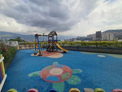 Apartamento en venta en Loma De Los Bernal, Medellín · foto 18 de 20