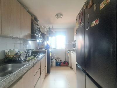 Apartamento en venta en Loma De Los Bernal, Medellín · foto 2 de 20