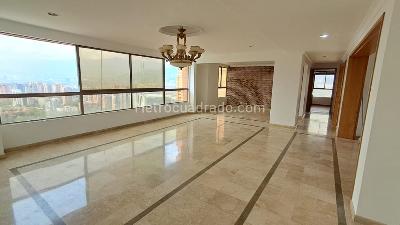 Apartamento de 3 alcobas en arriendo en Los Balsos, Medellín, 224 m² · foto 3 de 20