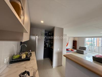 Apartamento de 3 alcobas en arriendo en Lalinde, Medellín, 103 m² · foto 2 de 12