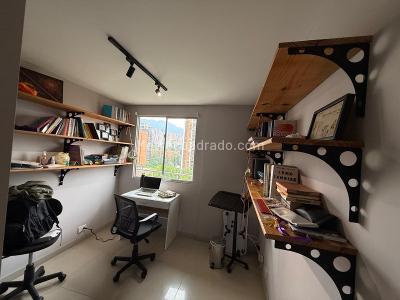 Apartamento de 3 alcobas en arriendo en Lalinde, Medellín, 103 m² · foto 9 de 12
